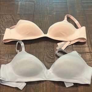 Set of 2 Victoria's Secret Incredible Pink and Blue No WireBras w/ Molded Cups